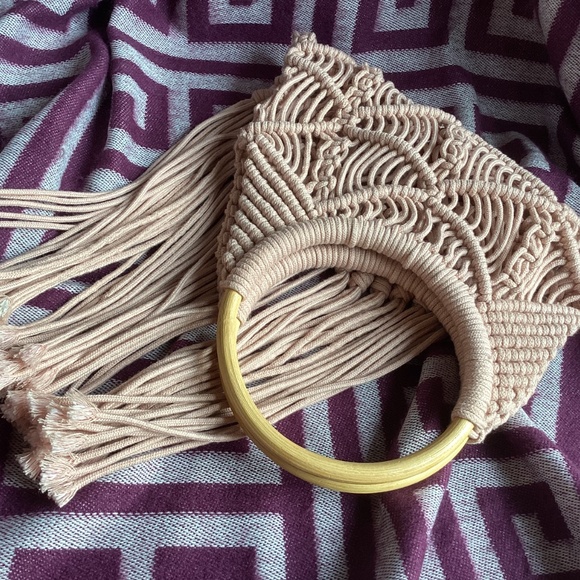 Unique Mauve Pink Macrame Boho Tassel Loop Handle Handbag - Picture 7 of 9